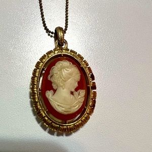 Vintage 1970s AVON cameo necklace with reversible gorgeous gold fleu-de-leis